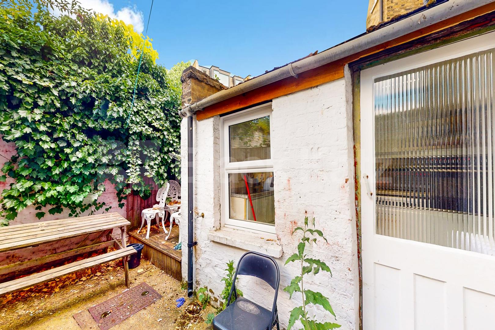 Triplex Georgian townhouse with two bathrooms and patio garden Henshaw Street, Elephant and Castle/Borough